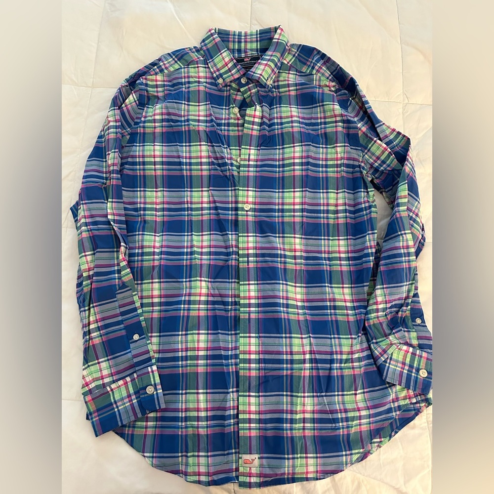 Gently worn Vineyard Vines Men’s Performance Button Down Shirt